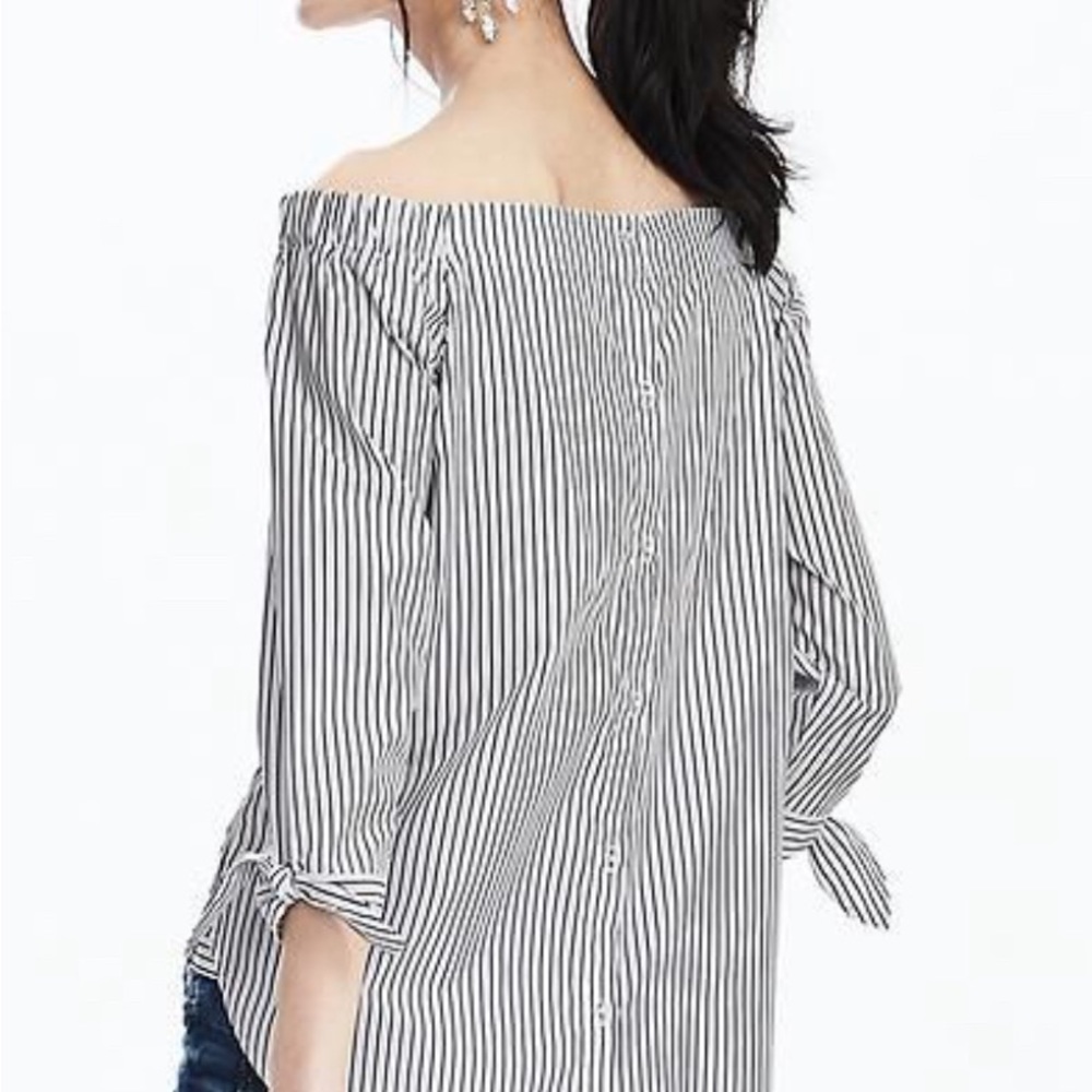 Banana Republic off the shoulder to. Small - Picture 2 of 6
